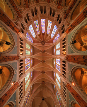 Chartres : un miroir alchimique