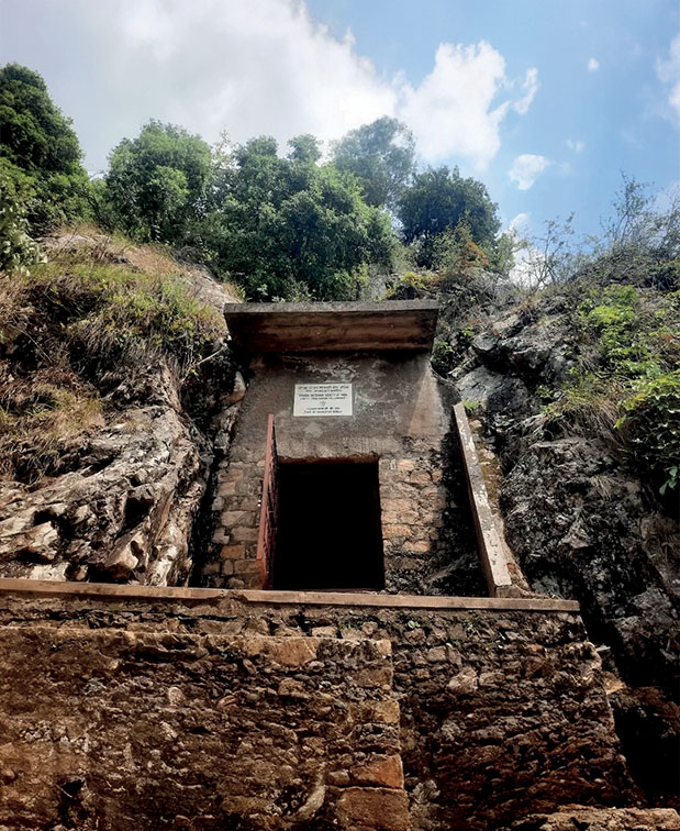 La grotte sacrée de Babaji, un sanctuaire de sagesse
