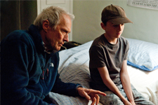 Clint Eastwood lors du tournage d'Au-delà